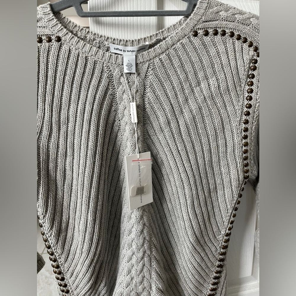 Cotton autumn cashmere sweater. Size L. Grey with brown studs.